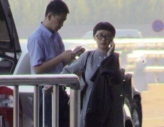 何炅究竟多大了 揭秘何炅王菁恋史及结婚照