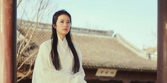 周雨彤个人资料 周雨彤重返二十岁演绎高冷学姐
