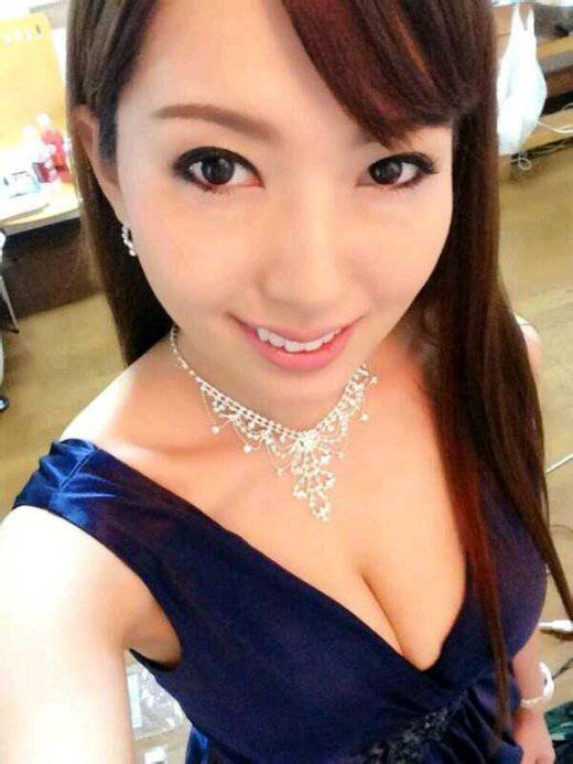 日本超性感AV女忧 波多野结衣半裸写真