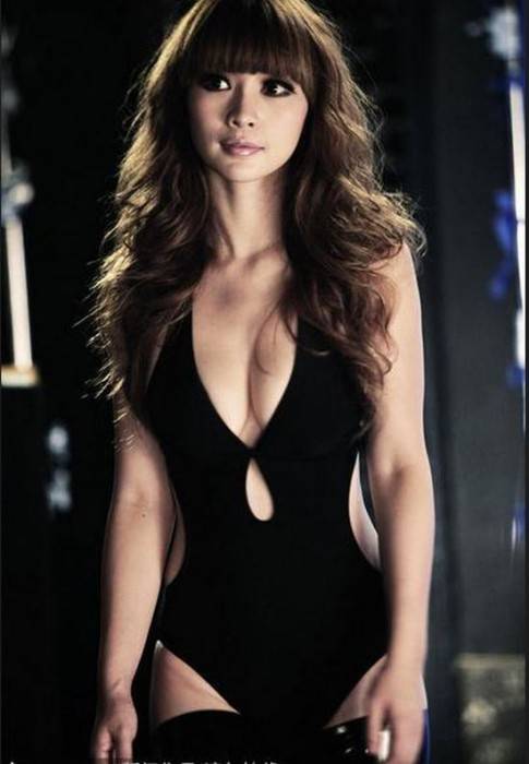 柳岩的胸被强摸图片曝光 柳岩走光图片大合集