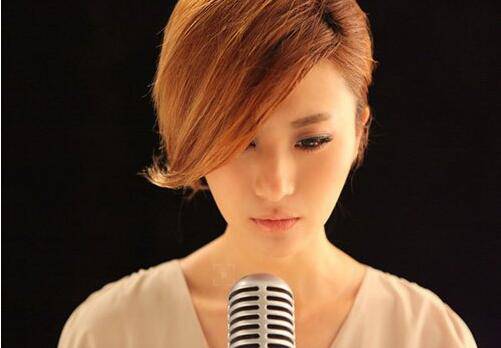 蒙面歌王东方不败是谁 她跟谭维维有什么过节