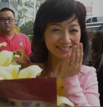 揭赵雅芝个人资料 岁月不饶人60岁素颜照显老态