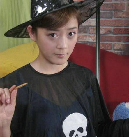 揭袁姗姗整容前后照片 与杨幂美貌事业大PK