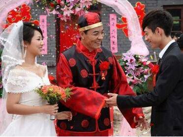 张一山身高多高 张一山杨紫结婚照遭曝光