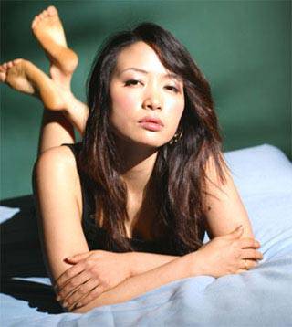 艳星于婕发传单维持生计 生活窘迫欲跳楼自杀