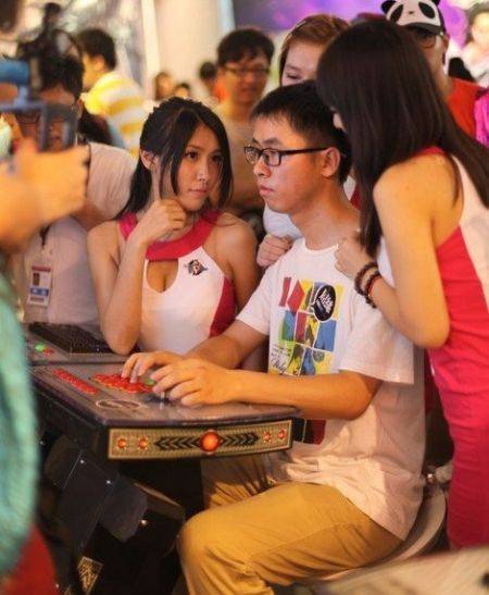 揭游戏陪玩网价格表 美女陪玩曝加钱有特殊服务