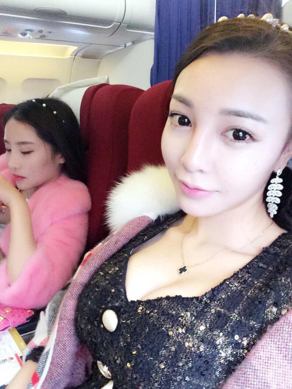 周文羽整容照对比 周文羽微博晒大量性感私房照