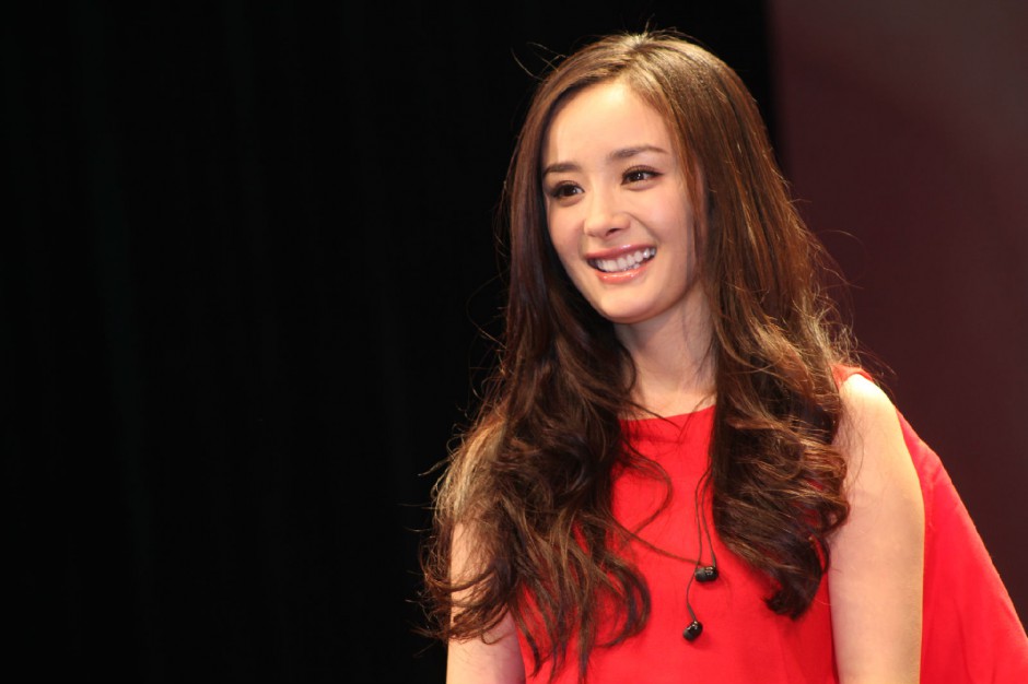 杨幂被潜规则全图遭曝光 第一次被 潜 很难过