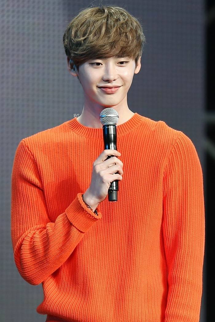 李钟硕个人资料外泄 李钟硕承认整容只瘦脸隆鼻