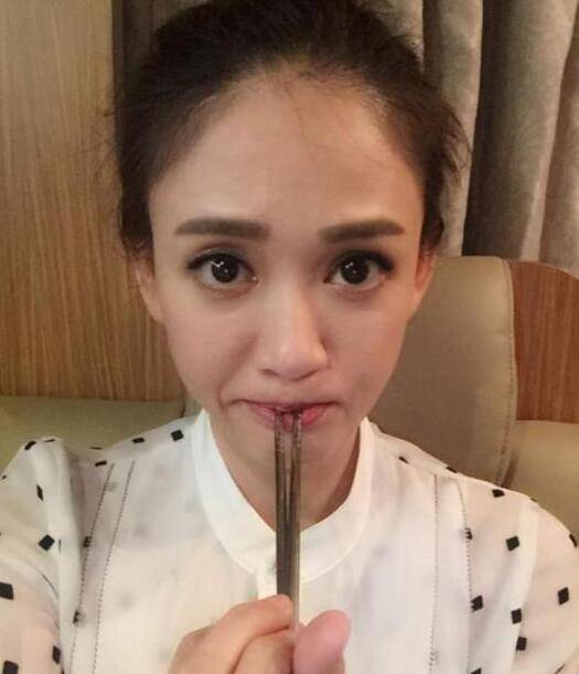 陈乔恩的家庭背景 童年曾受家暴