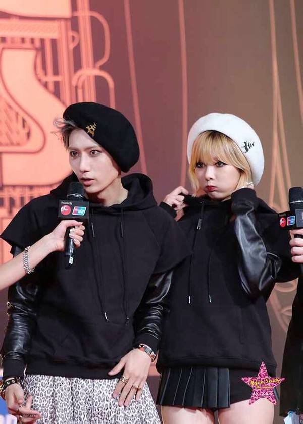 张贤胜和泫雅热吻引发粉丝尖叫 他们是什么关系