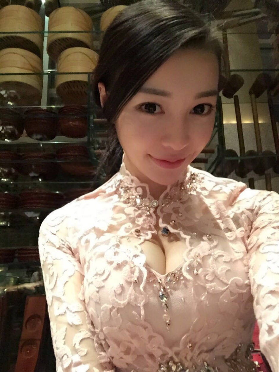 周文羽整容照对比 周文羽微博晒大量性感私房照