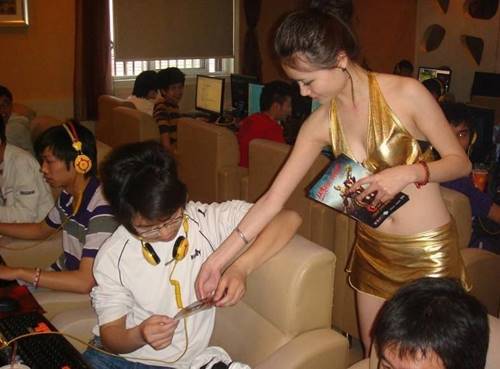 揭游戏陪玩网价格表 美女陪玩曝加钱有特殊服务