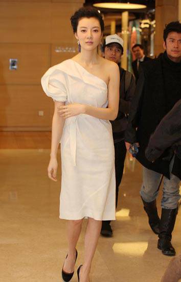 车晓微博晒三代军装照 曝车晓离婚原因