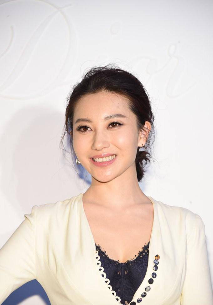 殷旭微博晒与章子男合影庆周年日 殷旭个人资料