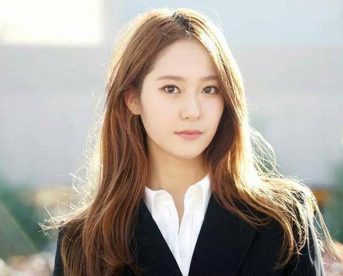 《我们结婚了》郑秀晶与朴灿烈甜蜜亲吻