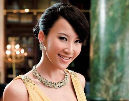 柳岩终于承认整容了 娱乐圈都有谁整了