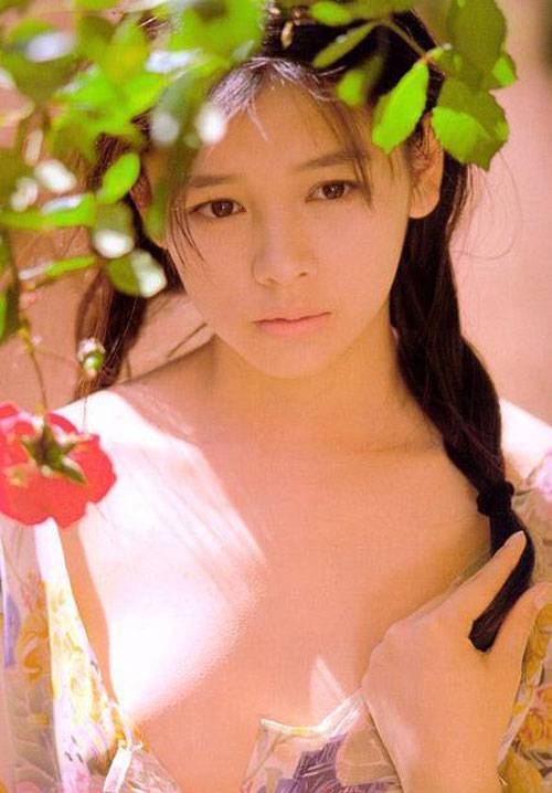 徐若瑄早年全裸写真曝光 模样清纯可人