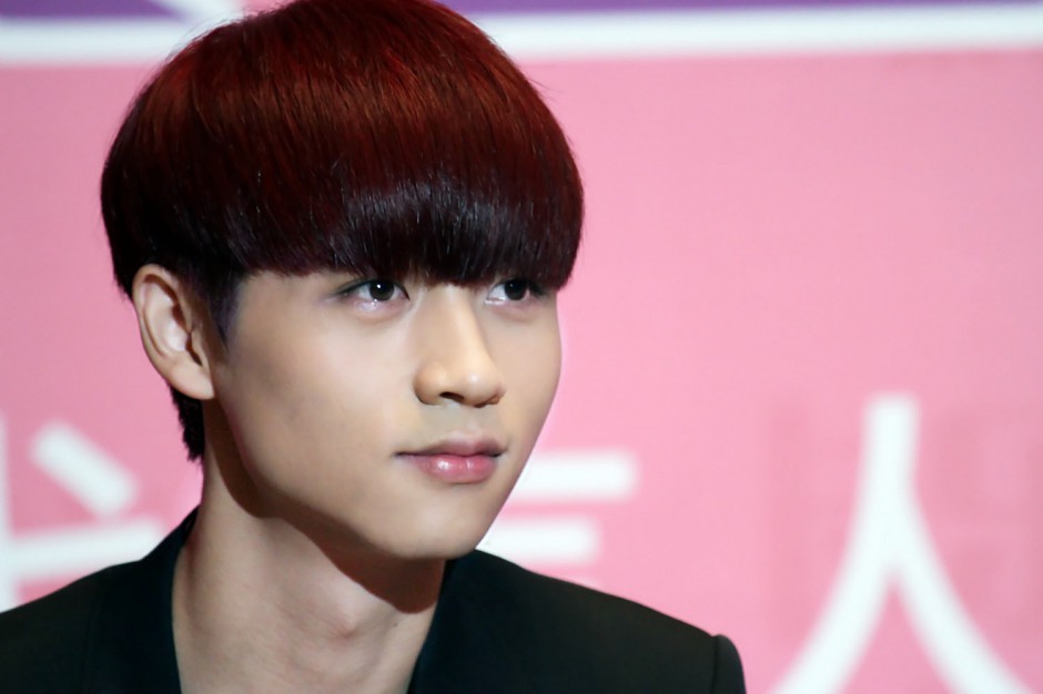 魏晨整容照曝光 整容前后照对比