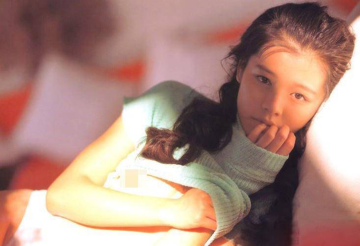 徐若瑄早年全裸写真曝光 模样清纯可人