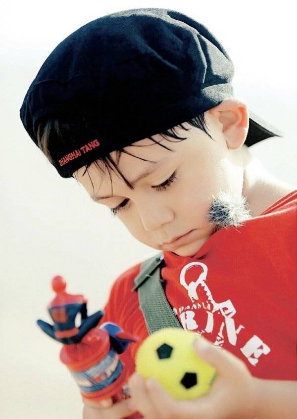 刘烨的儿子诺一个人资料  如此懂事因为她