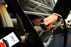 女孩滴滴快车竟遭咸猪手 司机 她说手冷我就摸了