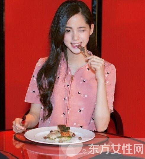 欧阳娜娜王俊凯吻照流出 王俊凯粉丝表示无法接受