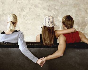 研究生小三上位 在高校内被公然拉横幅