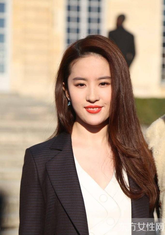 刘亦菲妈妈年轻照片 刘亦菲个人资料