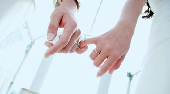 男友送婚戒前任都戴过 男友反骂女友 虚荣