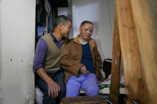 丈夫和前夫亲如兄弟 女子带前夫改嫁丈夫一同照顾