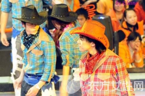 两人出柜了 俞灏明王栎鑫断背吻照让人错愕不已