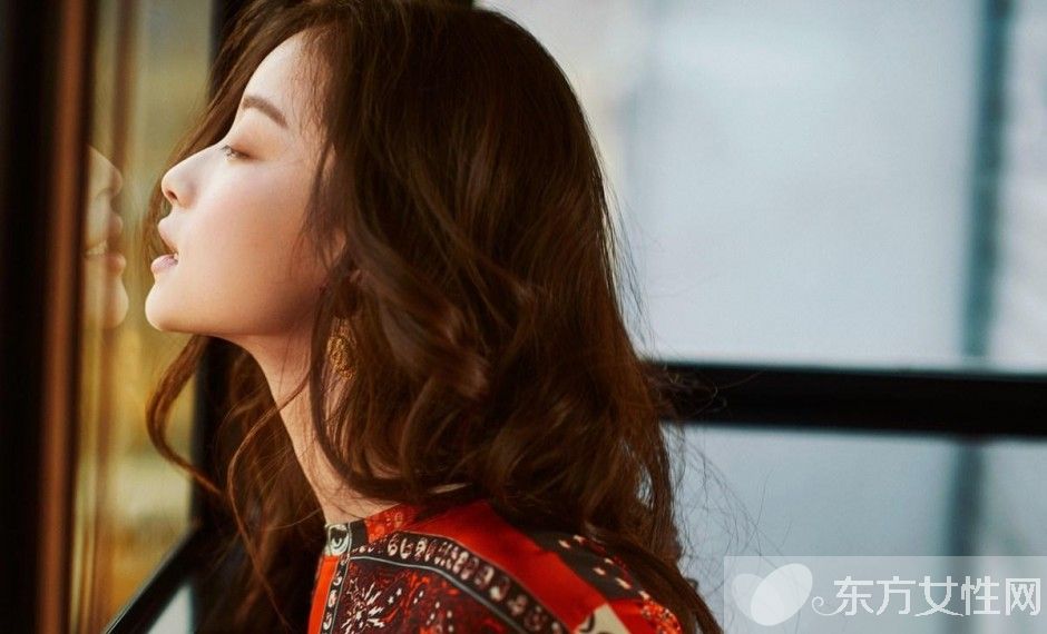 倪妮不雅照片流出 揉胸舔唇摸下体令人震惊