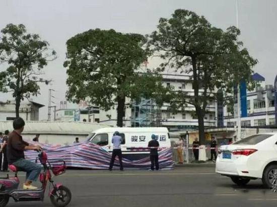 男子追砸押款车被打死 哪种情况下押运员可以开枪