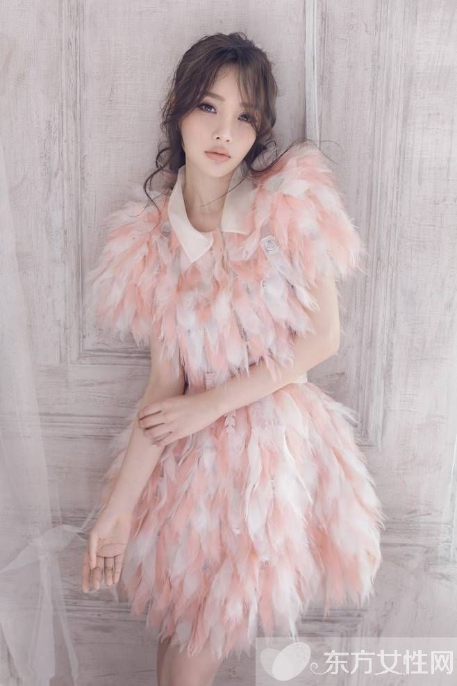 李小璐家庭背景曝光 李小璐母亲原来是这样雄厚的背景