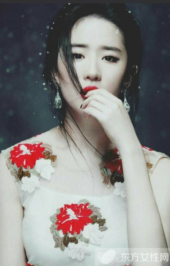 揭刘亦菲干爹陪睡真相 15岁被遭性侵至堕胎