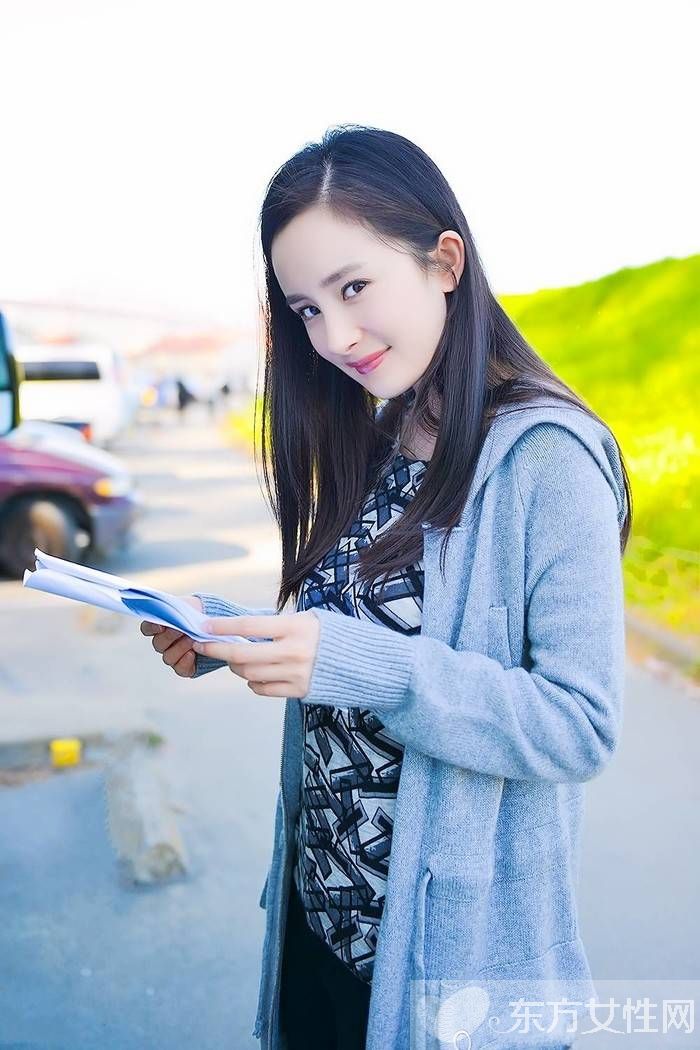 杨幂发际线被吐槽 遭到网友吐槽这是要秃头的节奏