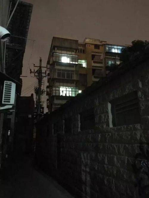 幼儿被锁屋内啼哭 妈妈忘拿钥匙6楼爬阳台不慎坠楼