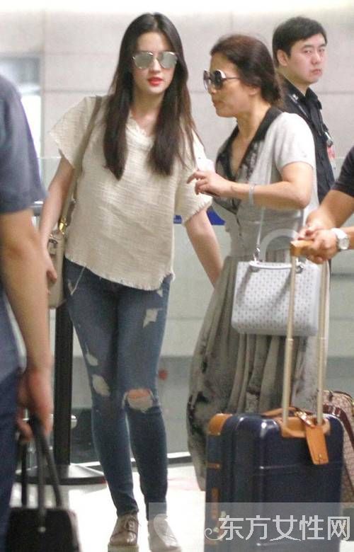 刘亦菲妈妈年轻照片 刘亦菲个人资料