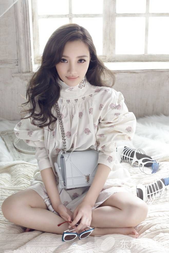 李小璐家庭背景曝光 李小璐母亲原来是这样雄厚的背景