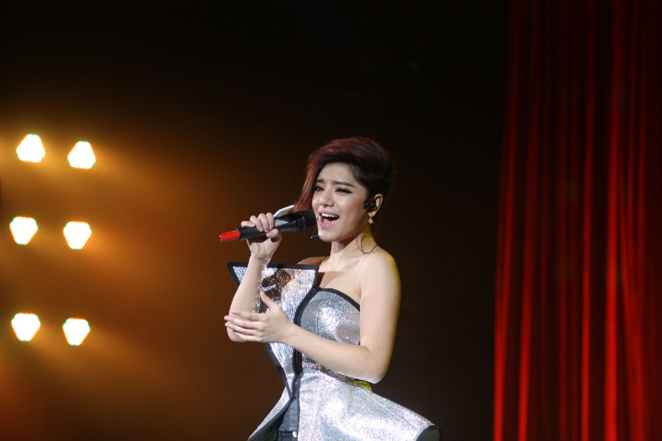 江映蓉整容前后照片令人惊悚 鼻子处惊现针脚痕迹