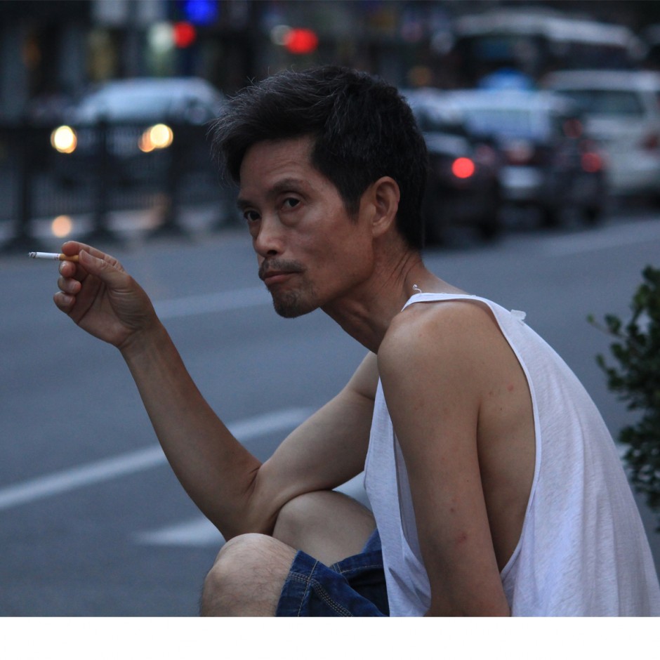 女孩创业失败欲跳楼 民警大喊 握住我温暖的大手