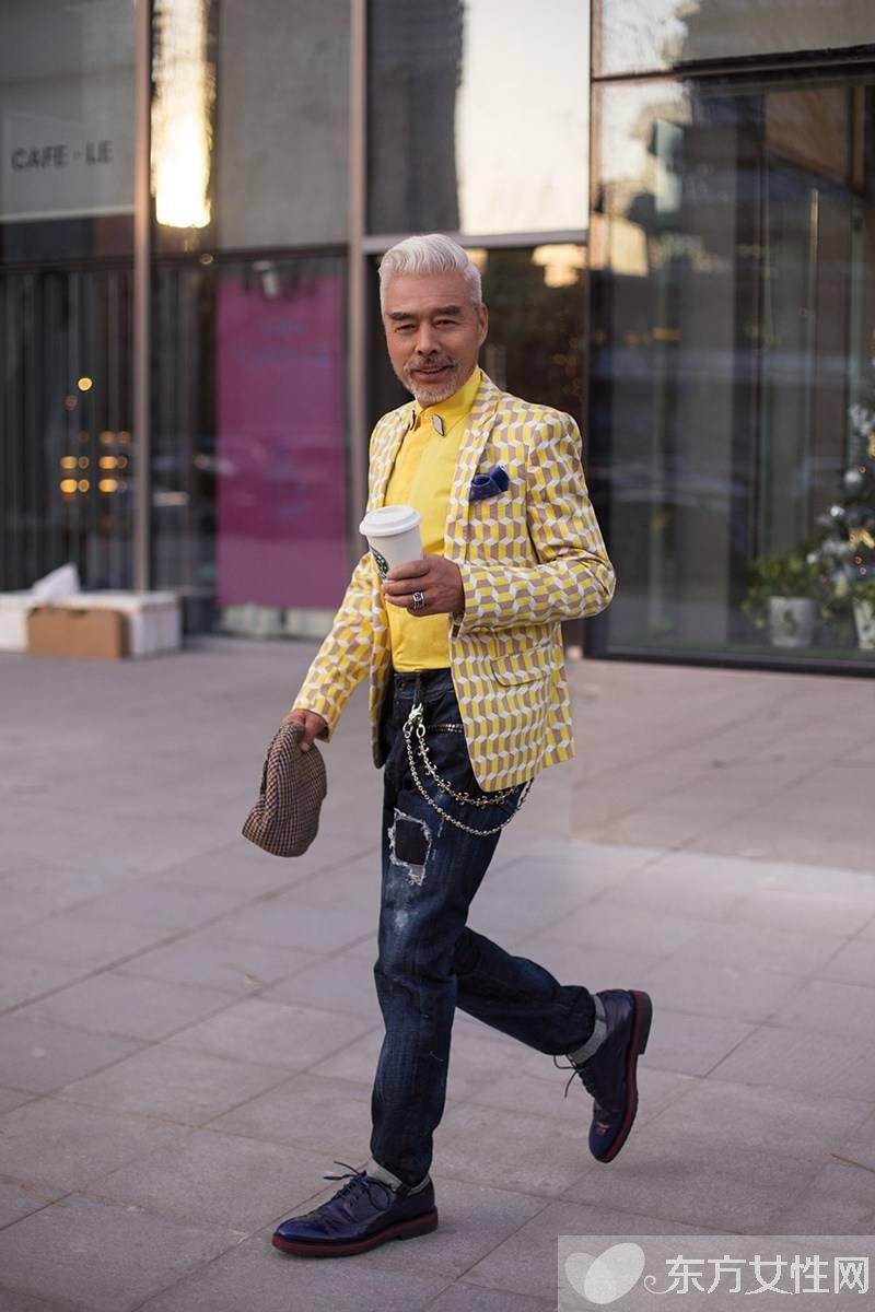 张双利宫崎骏撞脸 潮叔街拍国际范儿十足