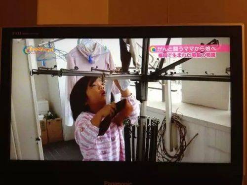 她逼4岁女儿每天做菜 背后故事却感动了所有人