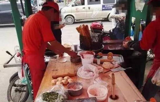 大叔卖早点月入2万 买房又买车秒杀白领