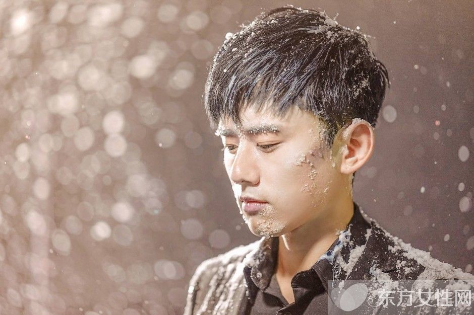 张杰微博小号被曝 画风压抑负能量满满