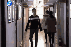 河南无臂小伙买房遇难题 由于失去双臂无法按手印