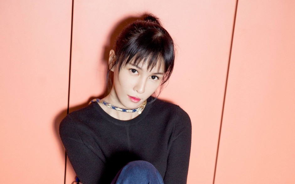 尹正张蓝心曝恋情 当街拥吻回家共度春宵