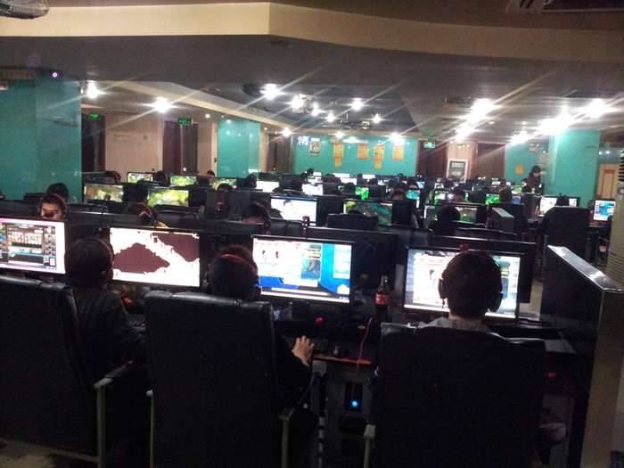 女子新婚之际准新郎失踪 警察竟在网吧找到