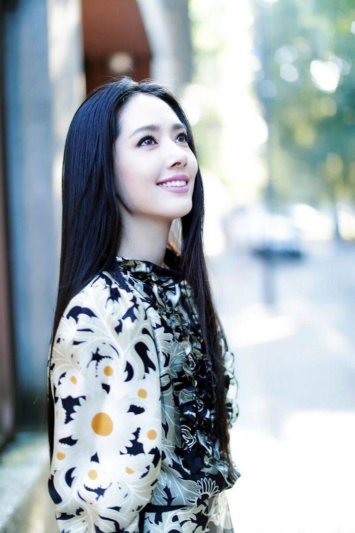 郭碧婷出柜吻19岁小女友 郭碧婷整容前照遭曝光